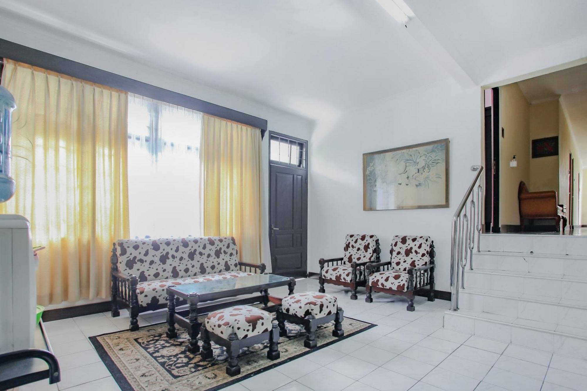 Oyo Life 90091 Wisma Pakuan Syariah Bogor Zewnętrze zdjęcie