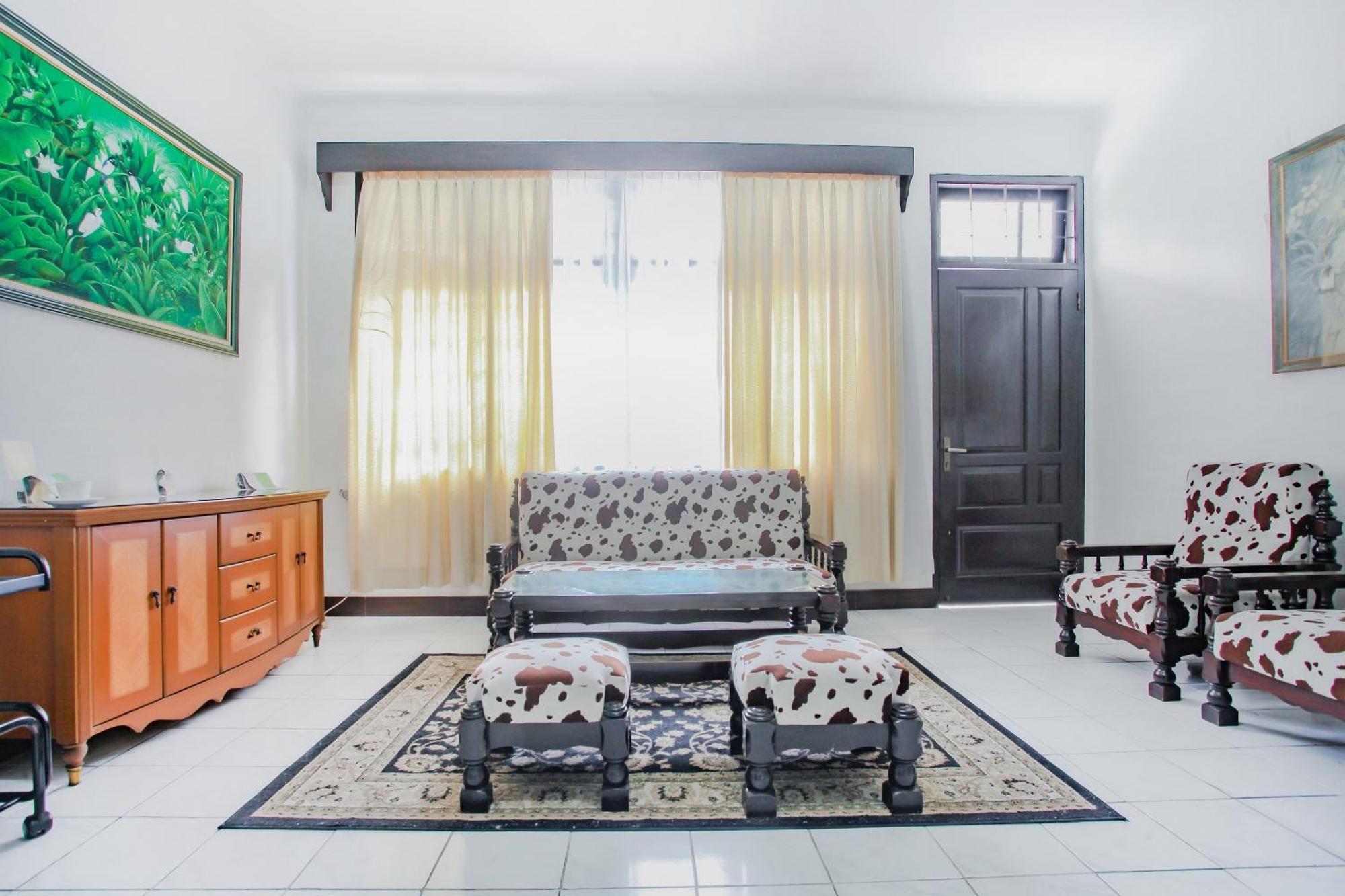 Oyo Life 90091 Wisma Pakuan Syariah Bogor Zewnętrze zdjęcie