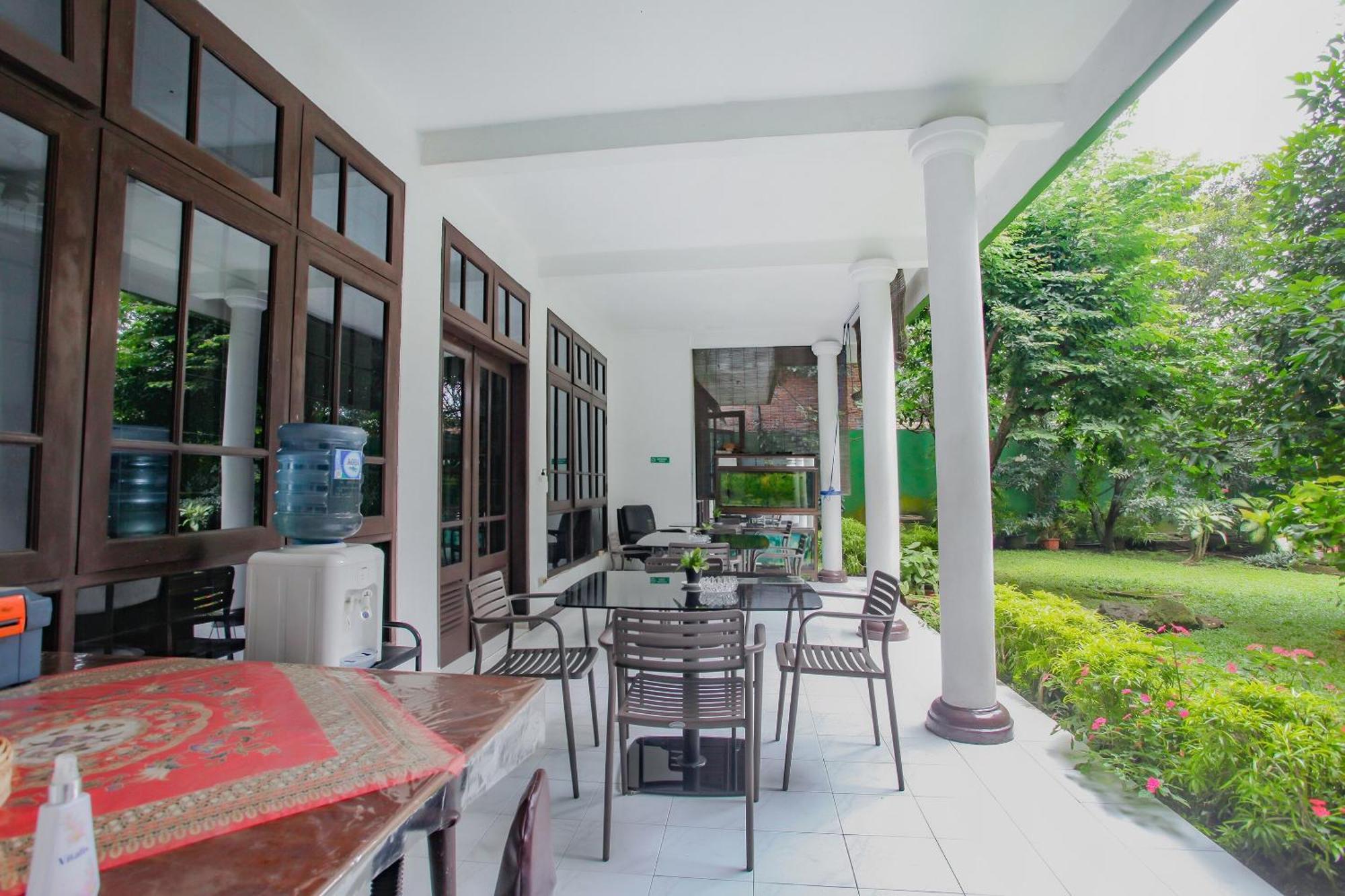 Oyo Life 90091 Wisma Pakuan Syariah Bogor Zewnętrze zdjęcie